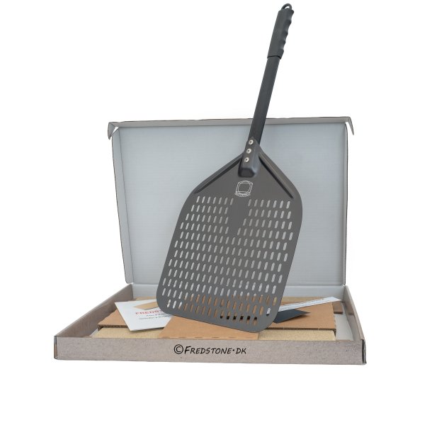 Pizzakit: Fredstone pizzasten 44,5 x 30,5 x 1,6 cm. og Fredstone pizzaspade.