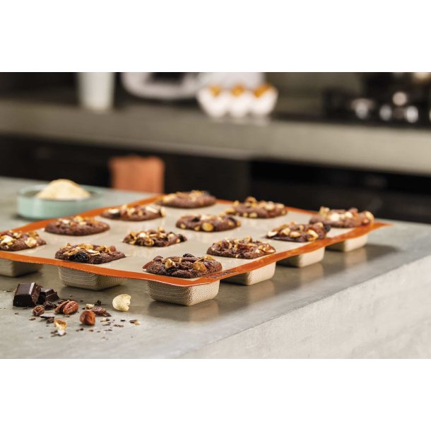 Fredstone Bagest bestr af: Fredstone 44,5 x 30,5 cm. &amp; Fransk Silikoneform Savarins Firkant