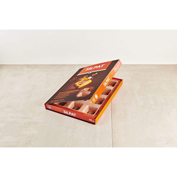 Fredstone Bagest bestr af: Fredstone 44,5 x 30,5 cm. &amp; Fransk Silikoneform Savarins Firkant