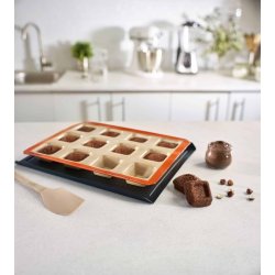 Fredstone Bagest bestr af: Fredstone 44,5 x 30,5 cm. &amp; Fransk Silikoneform Savarins Firkant